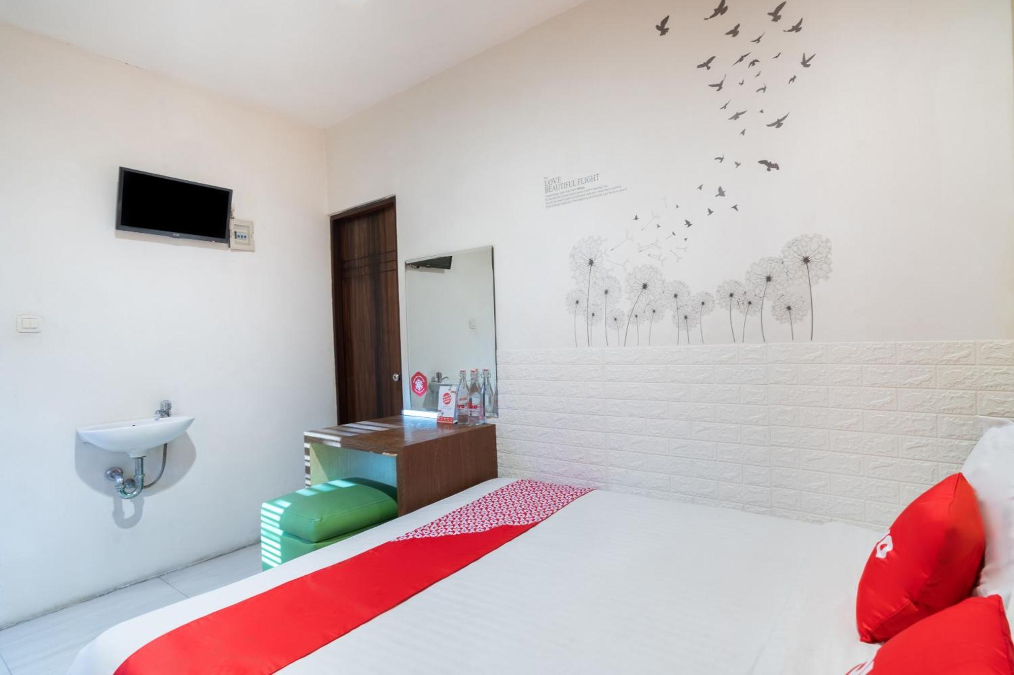 Hotel OYO Flagship 3869 Metro House Sub Surabaya Esterno foto