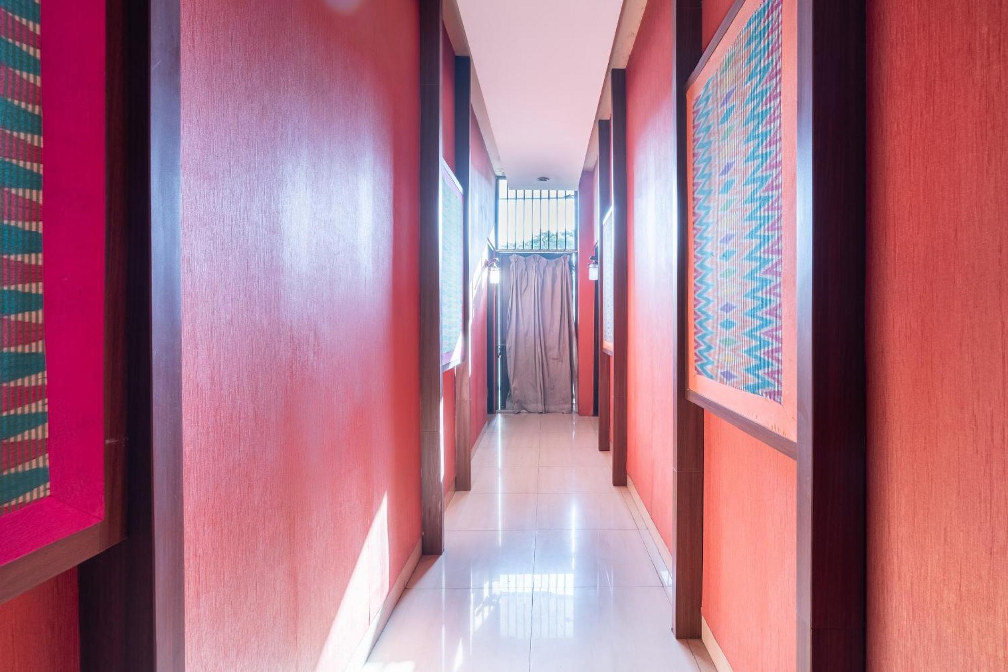 Hotel OYO Flagship 3869 Metro House Sub Surabaya Esterno foto