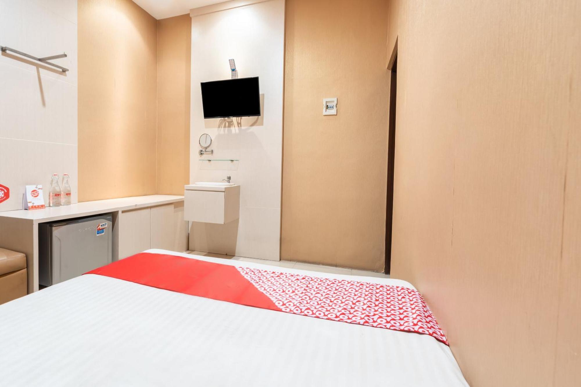 Hotel OYO Flagship 3869 Metro House Sub Surabaya Esterno foto