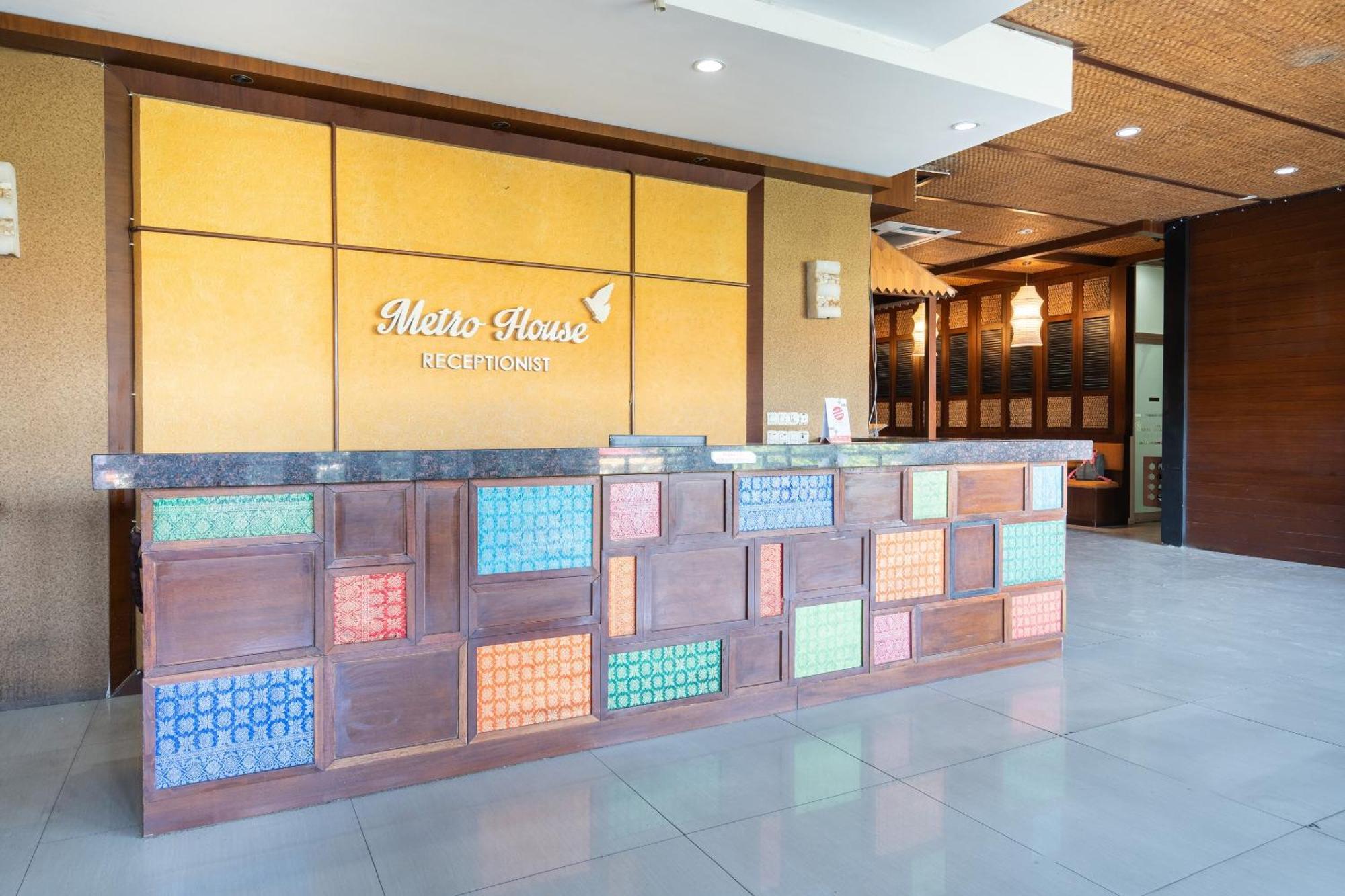 Hotel OYO Flagship 3869 Metro House Sub Surabaya Esterno foto