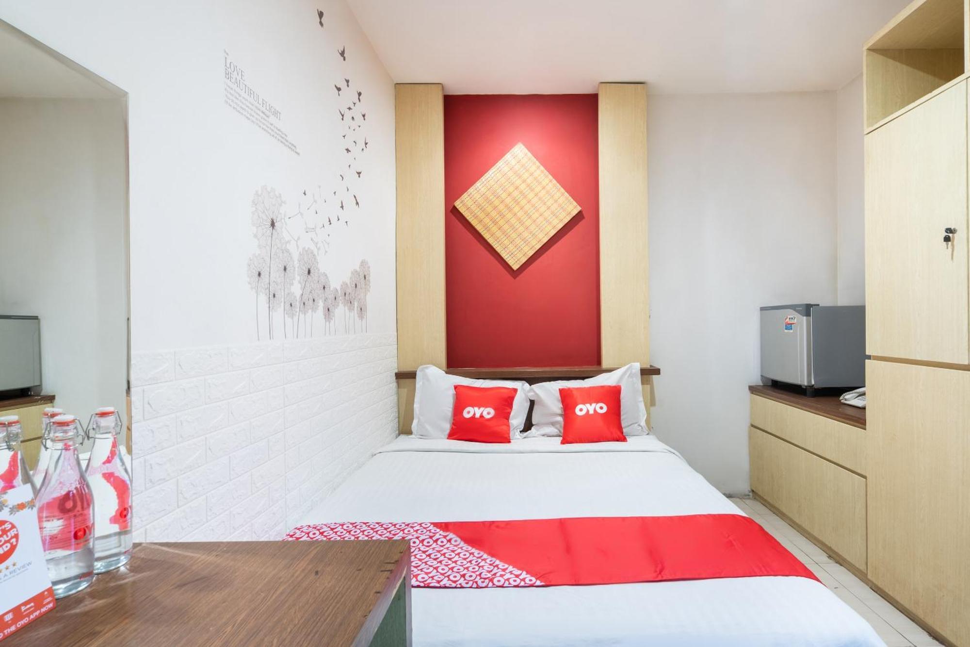 Hotel OYO Flagship 3869 Metro House Sub Surabaya Esterno foto