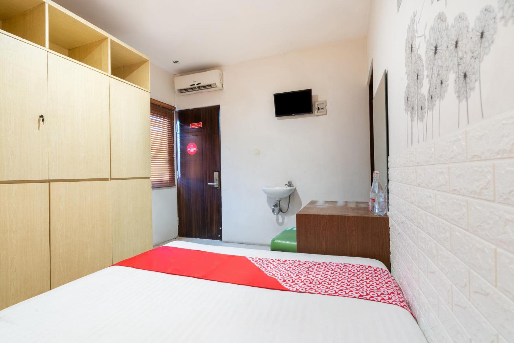 Hotel OYO Flagship 3869 Metro House Sub Surabaya Esterno foto